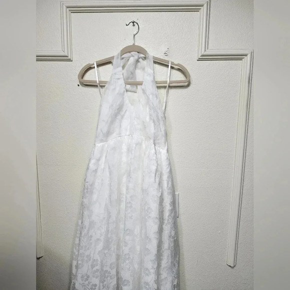 Lulu's Delicate Sweetness White Floral Burnout Midi Dress With Pockets M NWOT - Picture 7 of 12